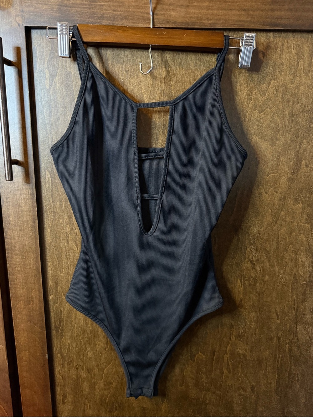 SHEIN Black Ribbed Plunge-Strap Bodysuit